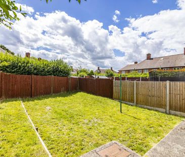 4 bedroom end of terrace house to rent - Photo 2