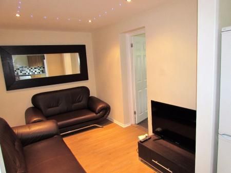 5 Bed Student House - Dickens Avenue - Photo 3