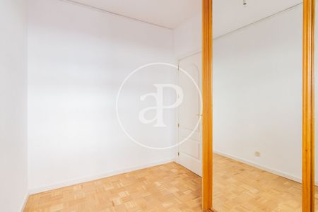 Penthouse for rent in calle Clara del Rey. - Photo 2