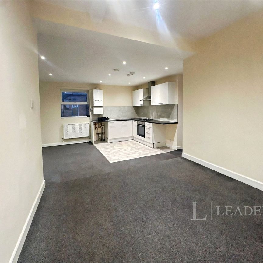 2 bedroom apartment to rent Shenfield Road, Brentwood, Essex, CM15 - Photo 1