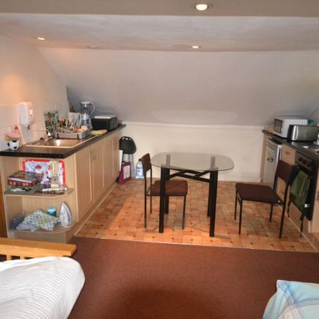 1 bedroom Flat To Let - Photo 3