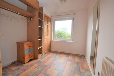 3 bedroom flat to rent - Photo 4