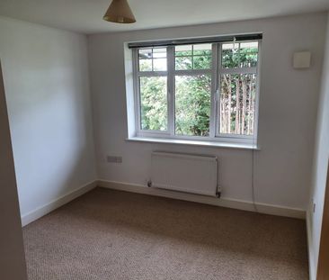 1 Bed Flat, Cobbett Road, SO18 - Photo 2