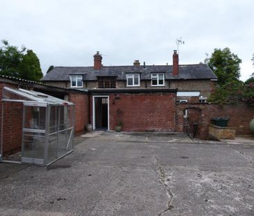 2 bedroom maisonette to rent - Photo 5