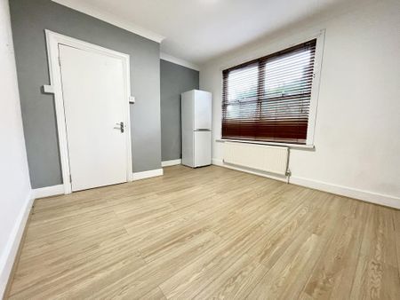 4 bedroom terraced house to rent - Photo 4