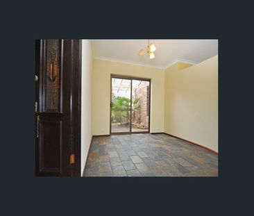 Coastal Lifestyle in Ocean Reef - Photo 4