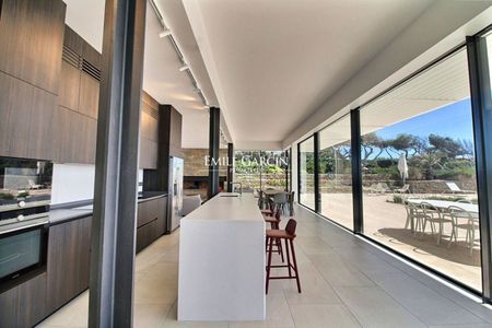 Villa contemporaine à louer vue mer sur un domaine privée dans le Var - Photo 5