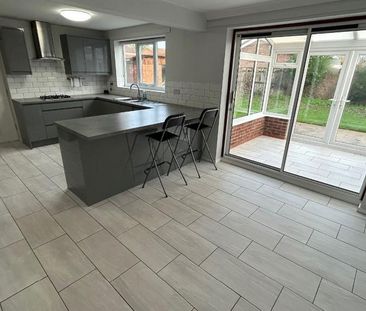 4 bedroom detached house to rent - Photo 6