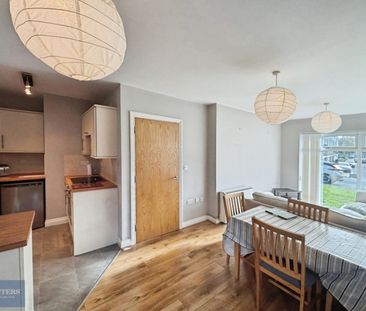 2 bedroom Flat To Let - Photo 4