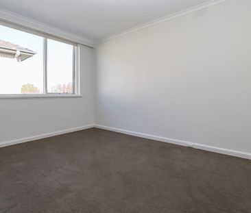 Spacious 2 Bedroom Unit Positioned Perfectly - Photo 3