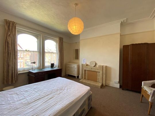 3 bedroom flat to rent - Photo 1