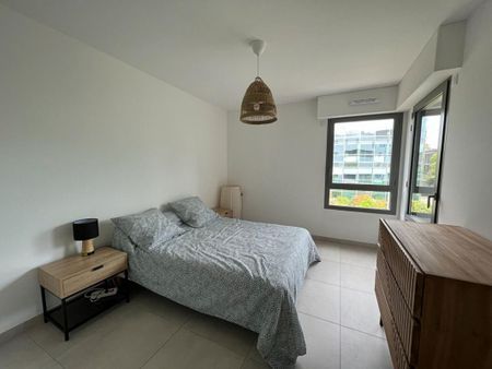 Appartement 3 pièces 63m2 MARSEILLE 8EME 1 800 euros - Photo 3