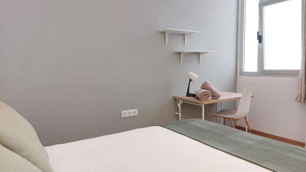 Room in shared flat for rent in Vegueta, Las Palmas - Photo 1