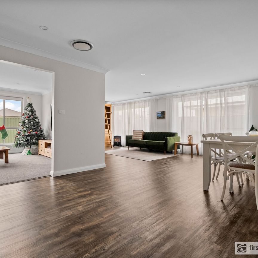 Modern Family Living with Space, Style & Comfort - Photo 1