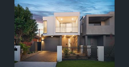 Modern architect designed home promises modern luxury - Photo 3