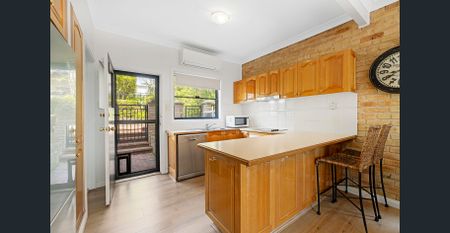 Fully furnished 3-bedroom townhouse - Photo 2