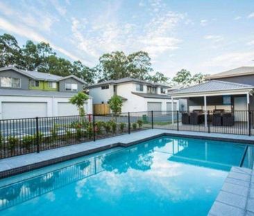 Stylish & spacious townhouse with 4 split air conditioners - Photo 2