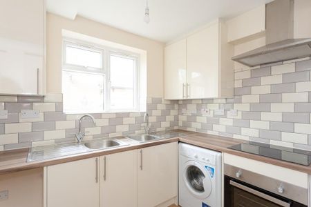 1 bedroom in a house share to rent - Photo 5