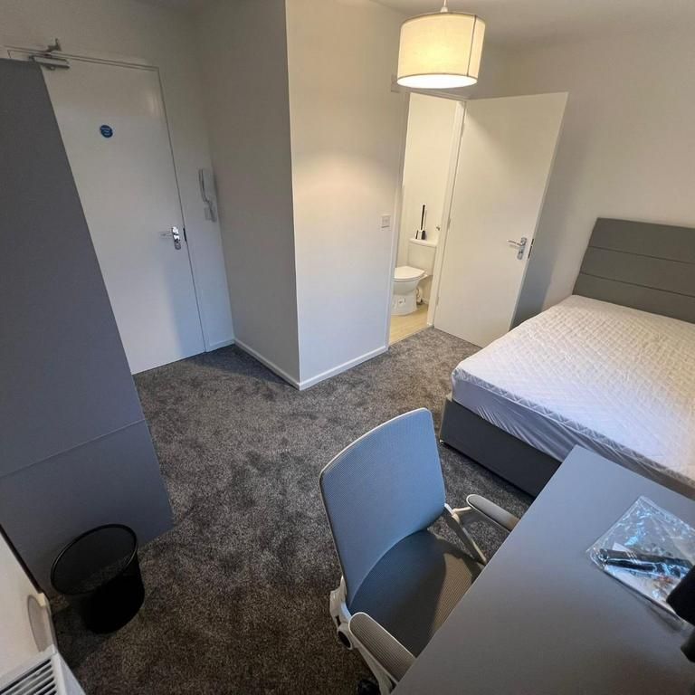 1 bedroom in a house share to rent - Photo 1