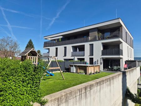 Neuwertige 4-Zimmer-Gartenwohnung mit Terrasse, Pool und zwei Parkplätze - ruhig & sonnig gelegen, teilmöbliert! - Foto 3