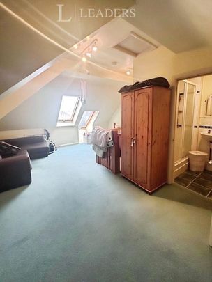 4 bedroom semi-detached house to rent - Photo 1