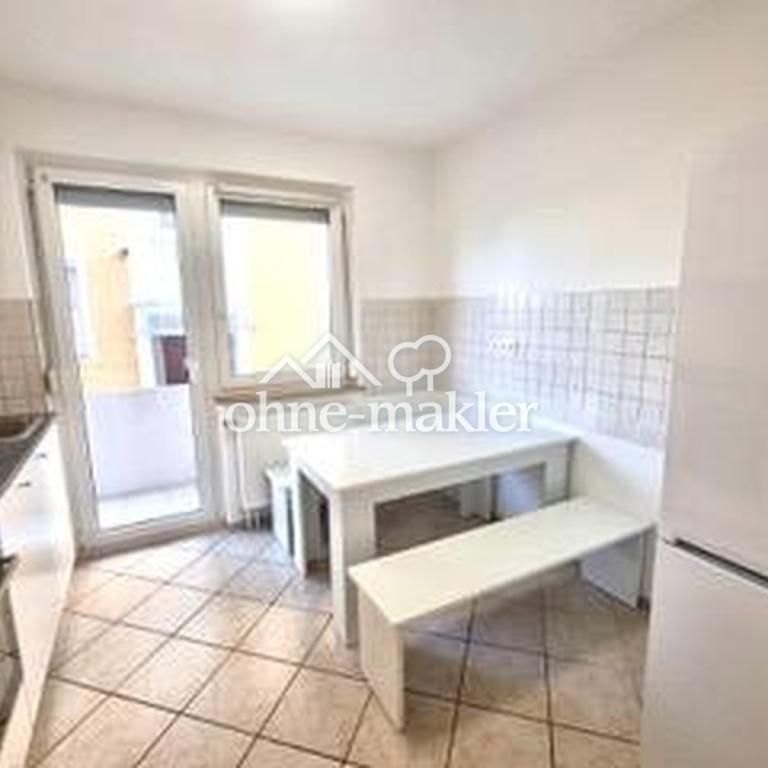 *Möbliertes WG-Zimmer* mit EBK und allg. Balkon - Photo 1