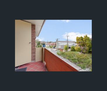 Elevated Living in Prime Merewether Location – Light-Filled Unit wi... - Photo 4