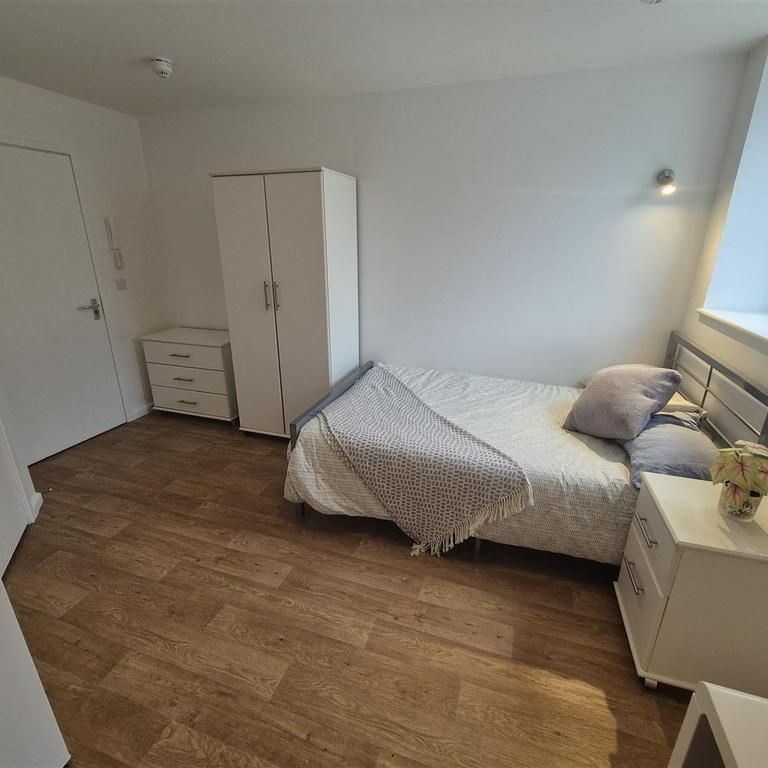 Studio to rent - Photo 1