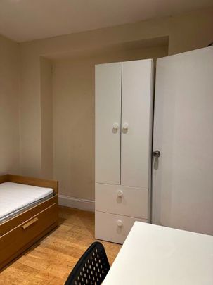 Room in a Shared House, The Burroughs, NW4 - Photo 1