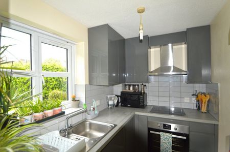 Worcester Gardens, Slough, Berkshire,SL1 - Photo 3