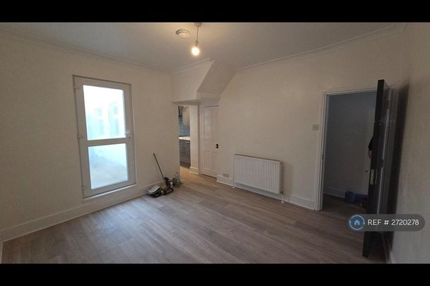 4 bedroom terraced house to rent - Photo 1