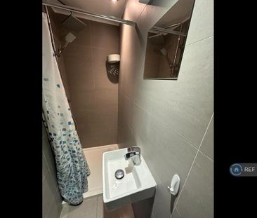 1 bedroom in a house share to rent - Photo 6