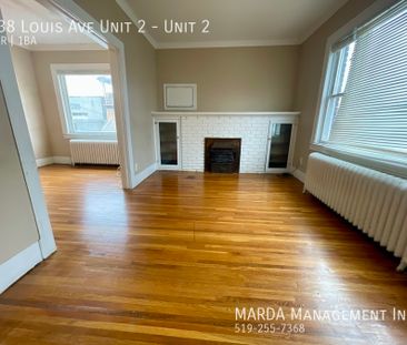 BEAUTIFULLY UPDATED 2BED/1BATH APARTMENT + HYDRO & GAS - Photo 3