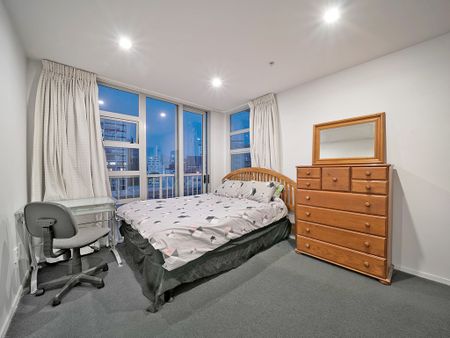 Three Double Bedrooms!! - Photo 3