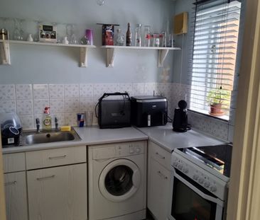 1 Bed Flat, Rothesay Court, SE6 - Photo 6