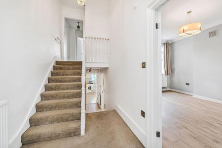 3 bedroom flat to rent - Photo 4