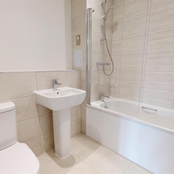 3 bedroom apartment to rent - Photo 1