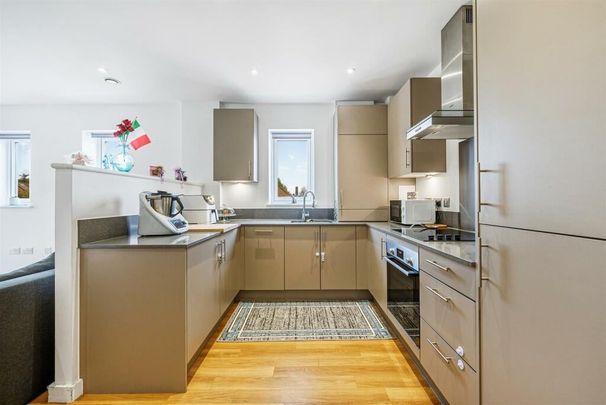 2 Bed Flat, Acton, W3 - Photo 1