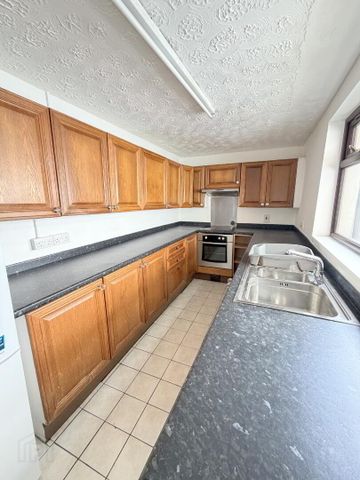 147 Newtownards Road, BT41AB, Belfast - Photo 4