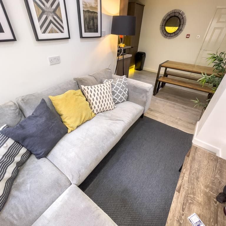 5 bedroom flat to rent - Photo 1