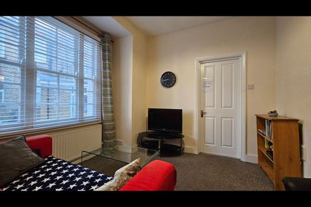 4 Bed Semi-Detached House, Queens Row, SE17 - Photo 2