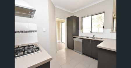 LOW MAINTENANCE - Photo 3