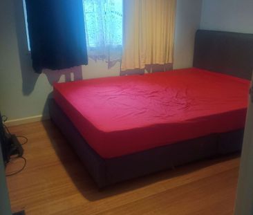 Gladstone Park - Photo 2