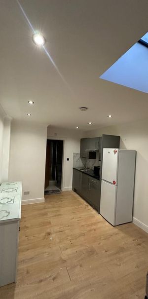 Studio to rent - Photo 1