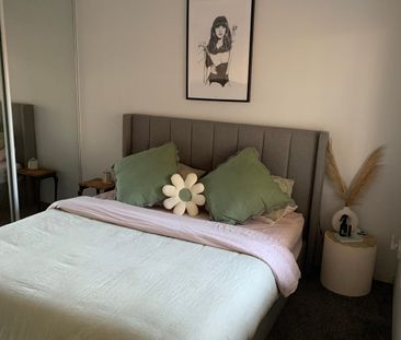 Renovated two bedroom air conditioned unit In central location - Photo 3