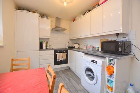 2 bedroom maisonette to rent - Photo 3