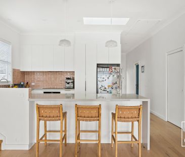 Sophisticated Coastal Haven In Luxe Location - Photo 1