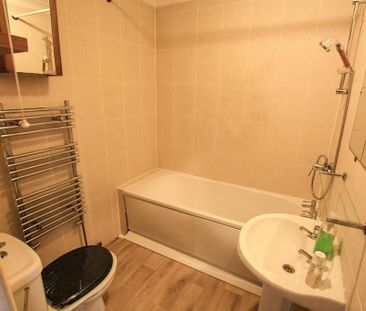 2 bedroom flat to rent - Photo 6