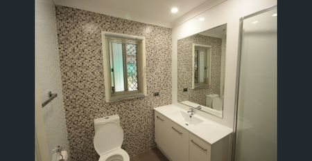 ** DON'T SIGN ANYTHING UNTIL YOU HAVE SEEN THIS RIPSNORTER!! ** - Photo 3