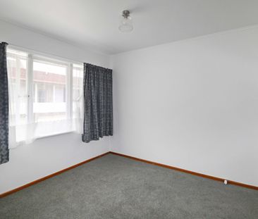 CENTRAL FLAT FERGUSSON DRIVE - GREAT LOCATION - Photo 1